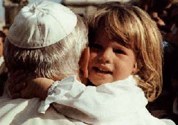 Juan_Pablo_II_abrazando